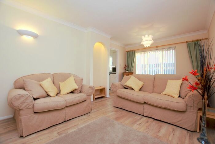 2 Bedroom Flat To Rent In Goodwin Close, London, SE16