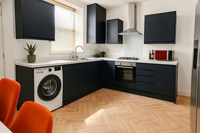 3 Bedroom Semi-Detached House To Rent In City Road, Sheffield, S2
