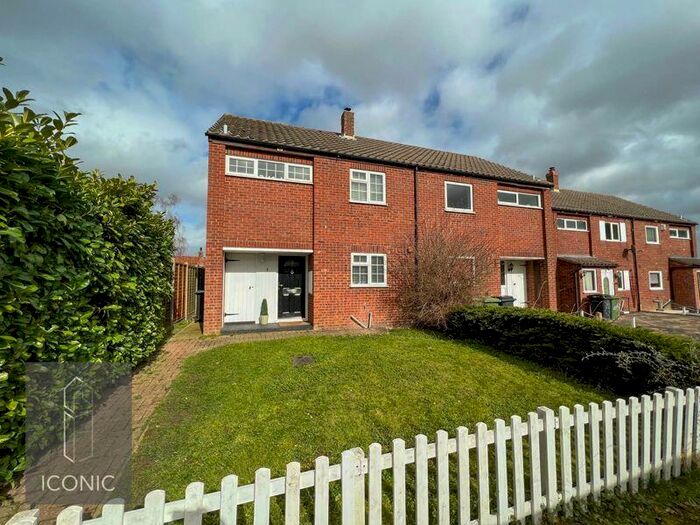 3 Bedroom Semi-Detached House For Sale In Yew Tree Court, Hockering, Norwich, NR20