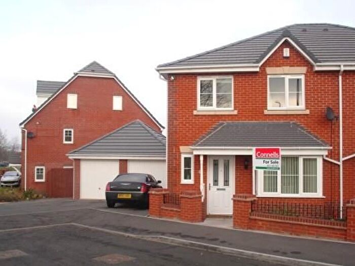 4 Bedroom Semi-Detached House To Rent In Narel Sharpe Close, Smethwick, B66