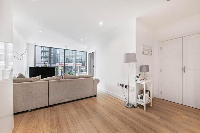 1 Bedroom Apartment For Sale In Sutton Court Road, Sutton, SM1