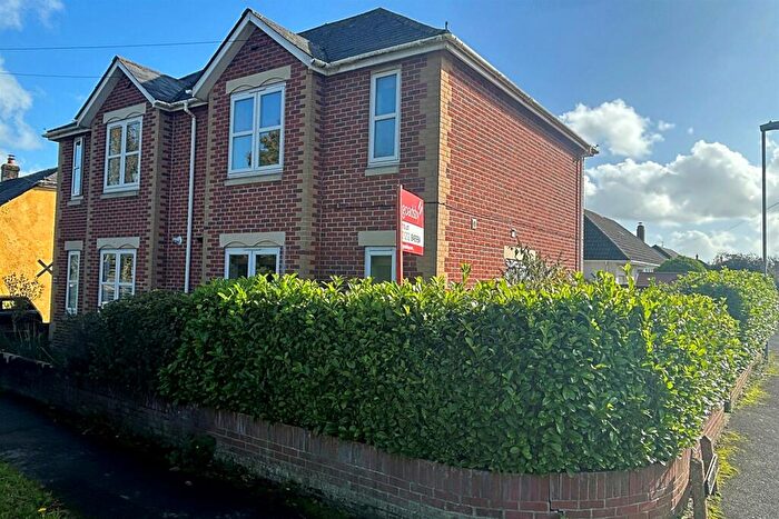 3 Bedroom Semi-Detached House To Rent In Wimborne, BH21