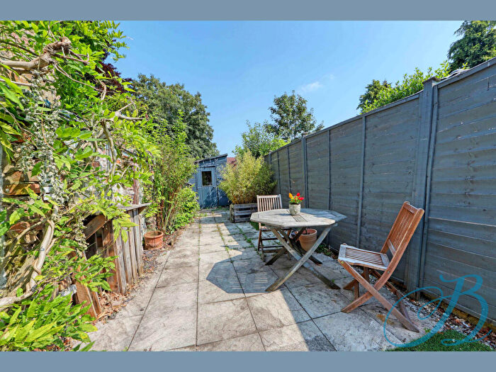 2 Bedroom Cottage For Sale In High Street, Cookham, SL6