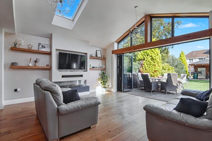 4 Bedroom Semi-Detached House For Sale In Frobisher Road, Coventry, CV3