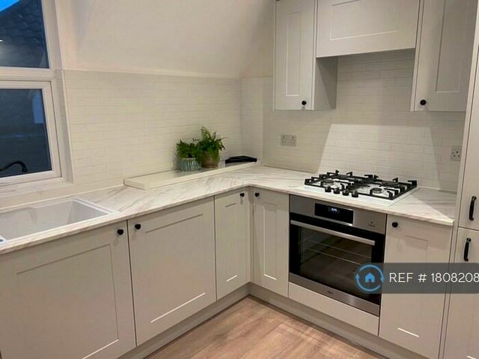 1 Bedroom Flat To Rent In Geneva Road, Kingston Upon Thames, KT1