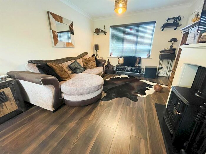 3 Bedroom Property To Rent In Cornwell Crescent, Corringham, Stanford-Le-Hope, SS17