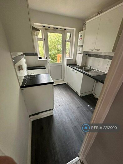 2 Bedroom Flat To Rent In Moremead Road, London, SE6