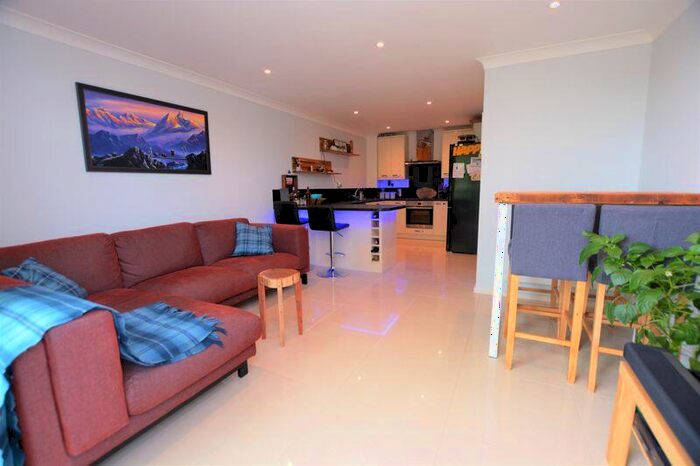 2 Bedroom Flat To Rent In Bath Road, Slough, SL1