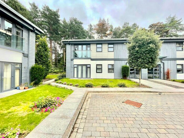 2 Bedroom Flat To Rent In Corunna Court, Wellington Business Park, Crowthorne, Berkshire, RG45