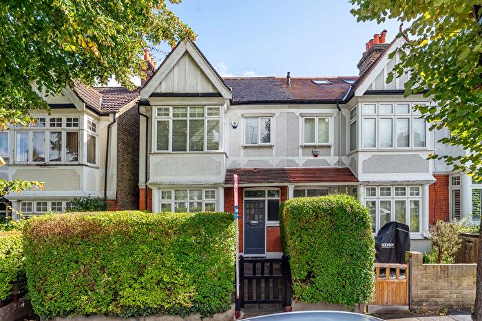 3 Bedroom End Terrace House For Sale In Lindfield Road, Ealing, W5