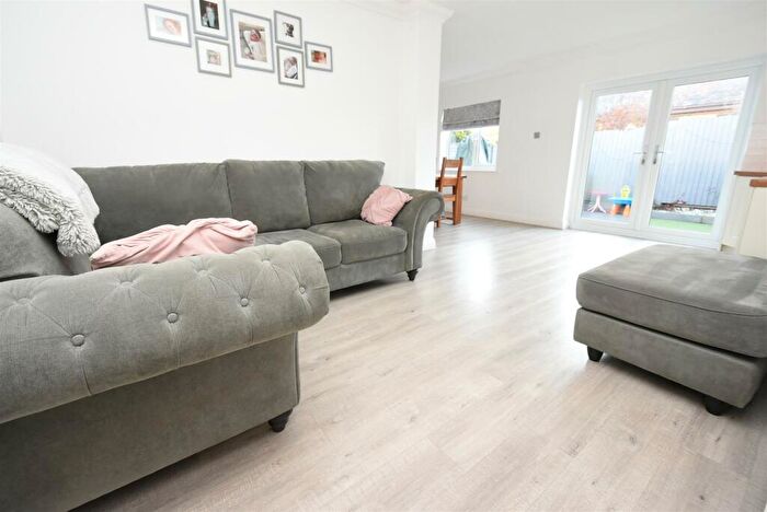 2 Bedroom Bungalow For Sale In Athos Road, Canvey Island, SS8
