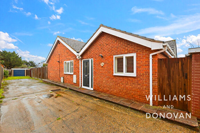 3 Bedroom Detached Bungalow For Sale In Chesterfield Avenue, Benfleet, SS7