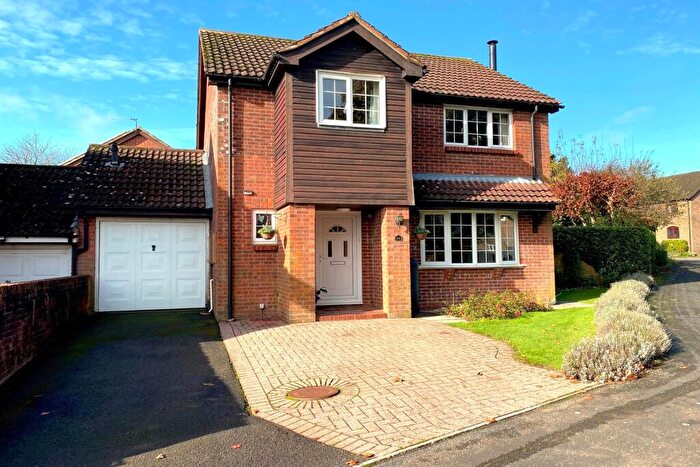 4 Bedroom Link Detached House For Sale In South Wonston, SO21