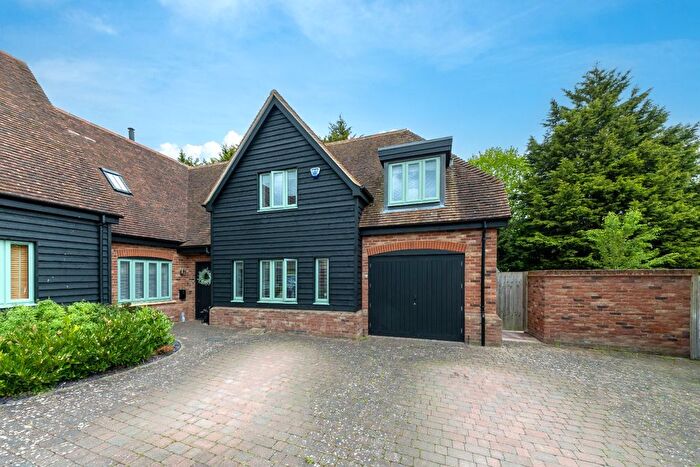 4 Bedroom Semi-detached House For Sale In Greenhill View, Tilsworth, Leighton Buzzard, LU7