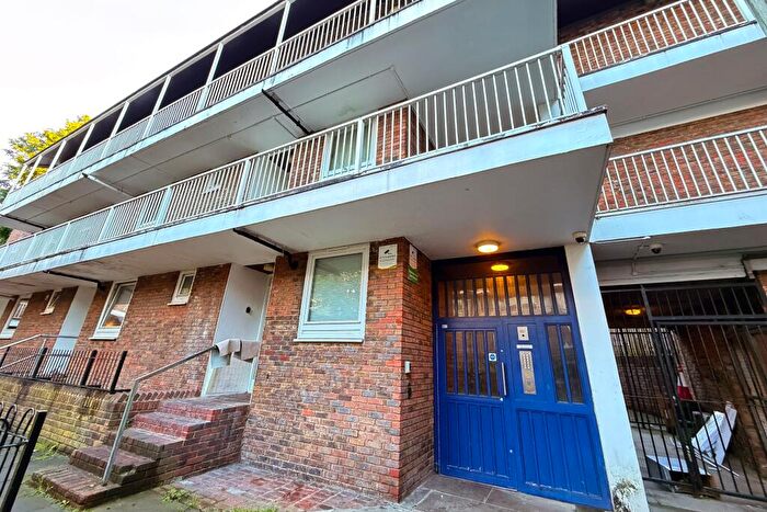 2 Bedroom Flat For Sale In Ringmer Gardens, London, N19