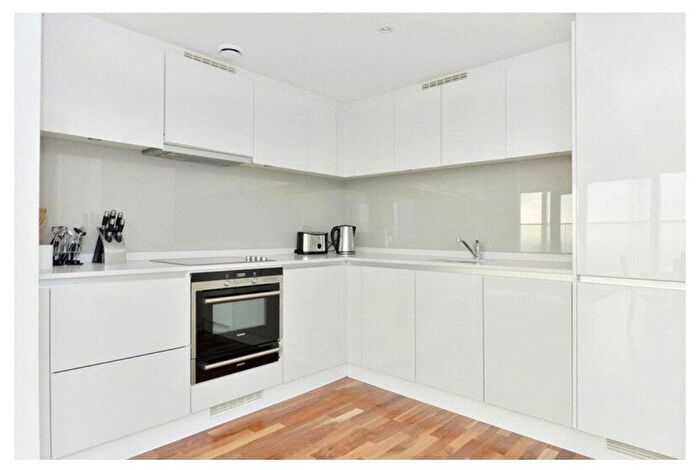 3 Bedroom Flat To Rent In Marsh Wall, London, E14