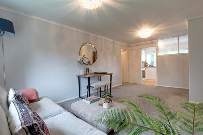 1 Bedroom Apartment For Sale In White Hill Court, Berkhamsted, HP4
