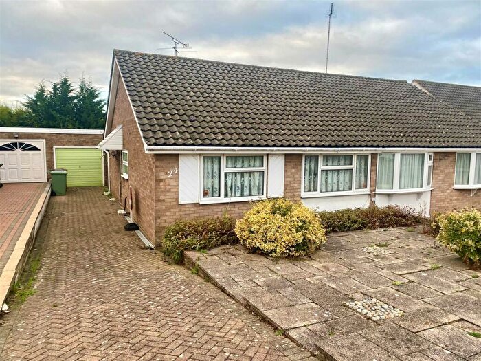 2 Bedroom Semi-Detached Bungalow For Sale In Wellesley Crescent, Potters Bar, EN6