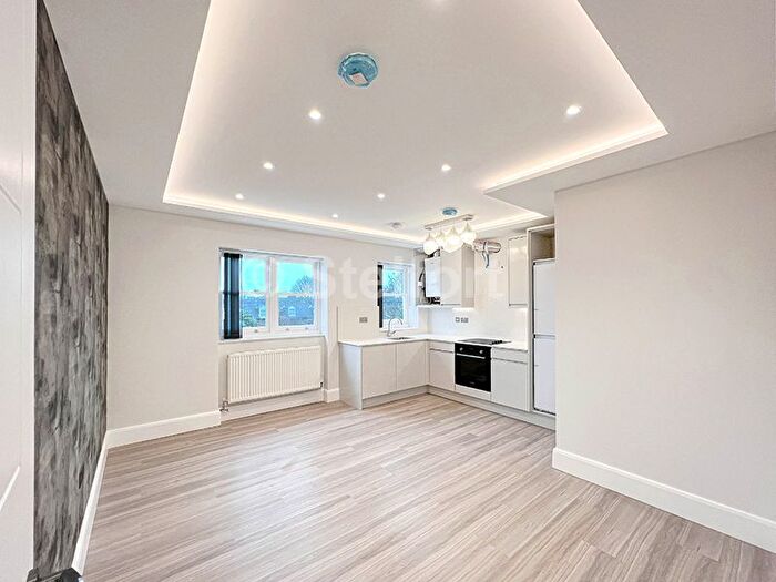 1 Bedroom Flat To Rent In Camden Road, London, N7