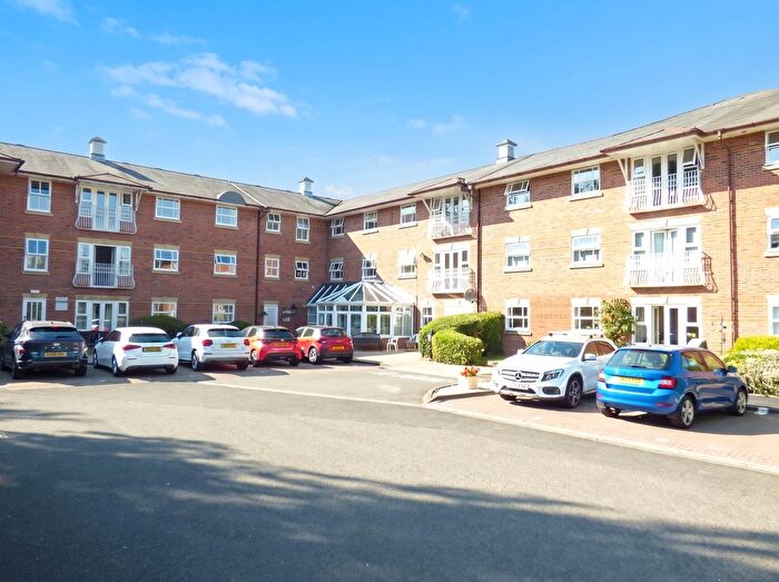 2 Bedroom Flat For Sale In Worcester Road, Droitwich, WR9