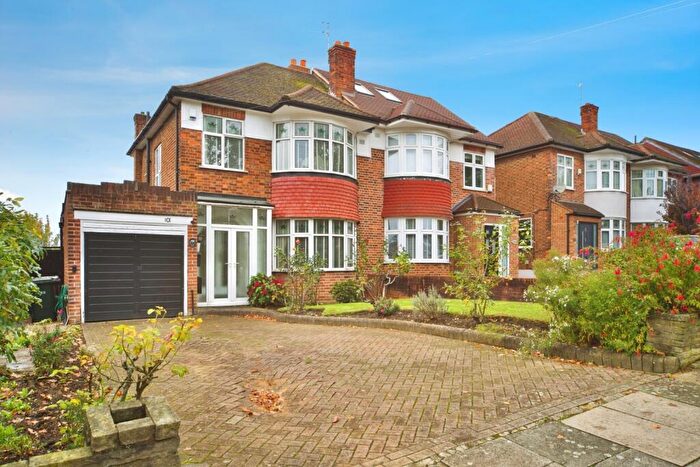 3 Bedroom Semi Detached House For Sale In Brookside South, East Barnet, Barnet, EN4