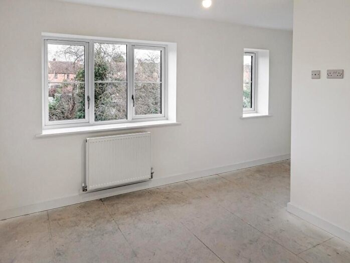 3 Bedroom Semi-Detached House For Sale In Well Hill Drive, Harworth, Doncaster, DN11