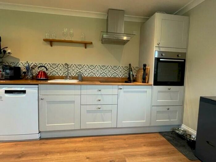 2 Bedroom Bungalow To Rent In Manor Road, Wantage, OX12
