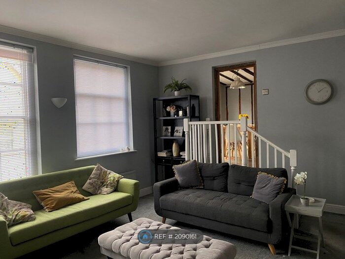 3 Bedroom Maisonette To Rent In Three Tuns Court, Norwich, NR1