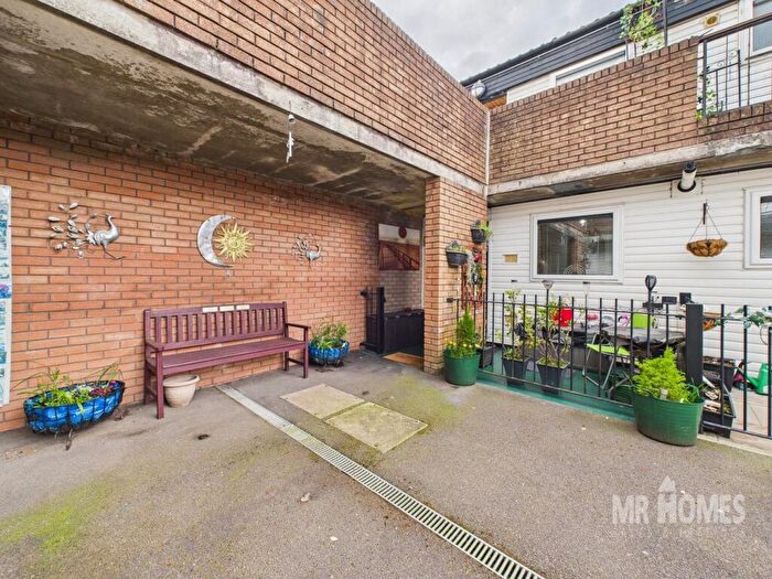 1 Bedroom Flat For Sale In Hewell Court, Grangetown, Cardiff, CF11