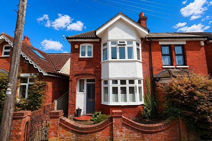 3 Bedroom End Of Terrace House For Sale In Bassett, Southampton, SO16