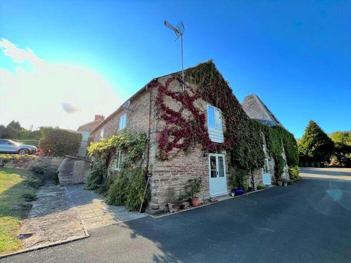 2 Bedroom Flat To Rent In Newton, Leominster, HR6