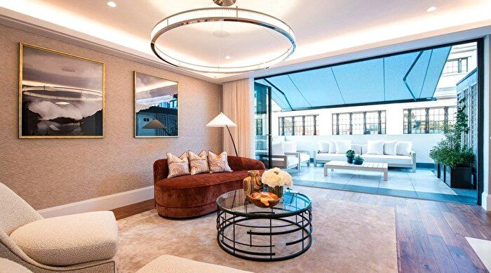 3 Bedroom Flat To Rent In - Imperial House, Young Street, W8