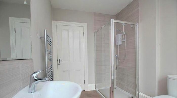 2 Bedroom Flat To Rent In Keswick Road, London, SW15