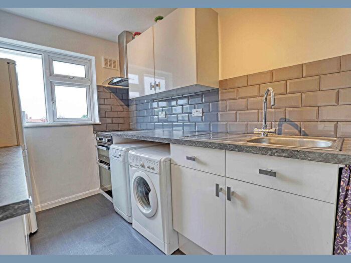 2 Bedroom Apartment To Rent In Oak Tree Road, Marlow, SL7
