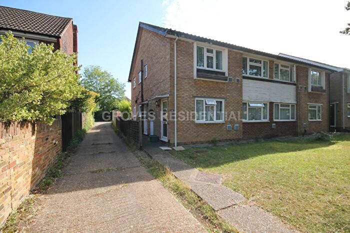 2 Bedroom Flat To Rent In Blakes Lane, New Malden, KT3