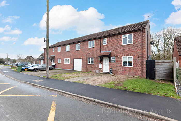 5 Bedroom Semi Detached House For Sale In Spruce Avenue, Ormesby, NR29