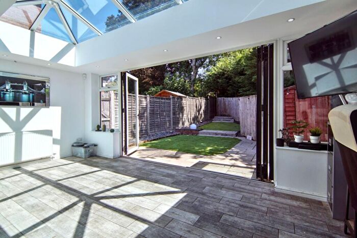 3 Bedroom End Of Terrace House For Sale In Whitnash Close, Balsall Common, CV7