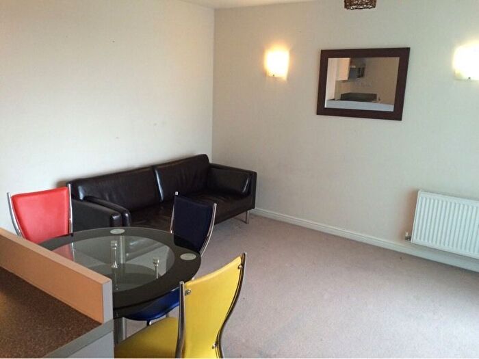 2 Bedroom Flat To Rent In Clements Road, Ilford, IG1