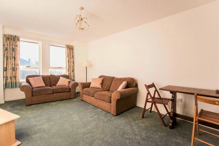 2 Bedroom Flat To Rent In Parkside Terrace, Newington, Edinburgh, EH16