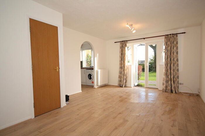 2 Bedroom Flat To Rent In West Hill Road, Woking, GU22