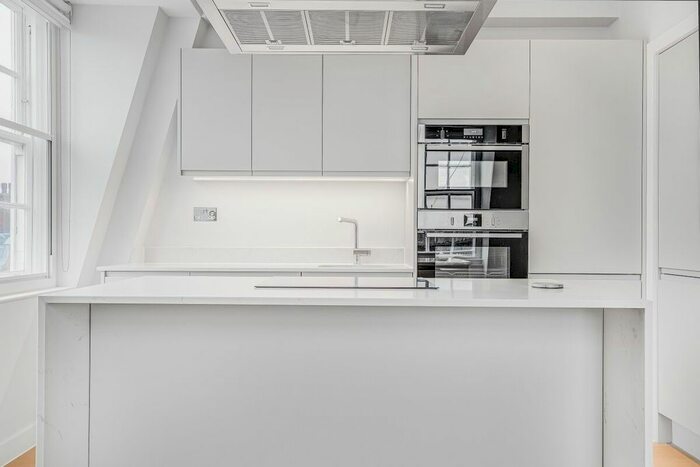 2 Bedroom Flat To Rent In Weymouth Street, London, W1G