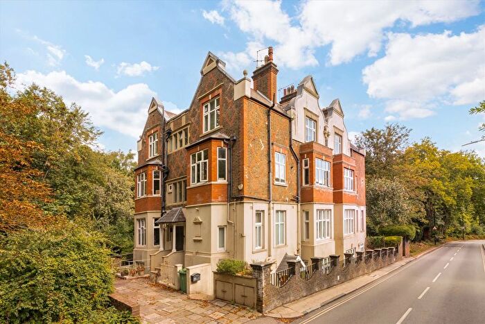 2 Bedroom Flat For Sale In East Heath Road, Hampstead Heath, NW3