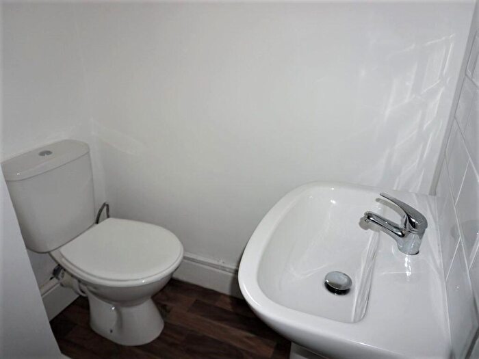 1 Bedroom Apartment To Rent In Bridge Street, Penygroes, SA14