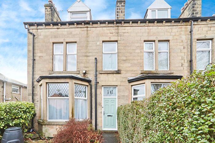 4 Bedroom End Terrace House For Sale In Beechroyd Terrace, Bingley, BD16