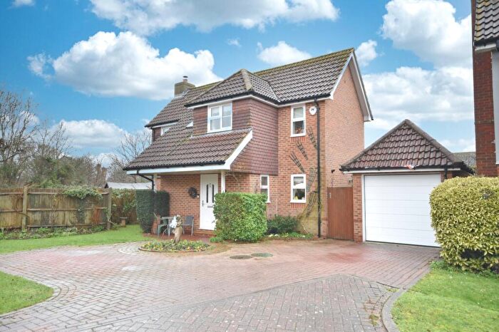 3 Bedroom Detached House For Sale In Mallard Close, Horley, Surrey, RH6