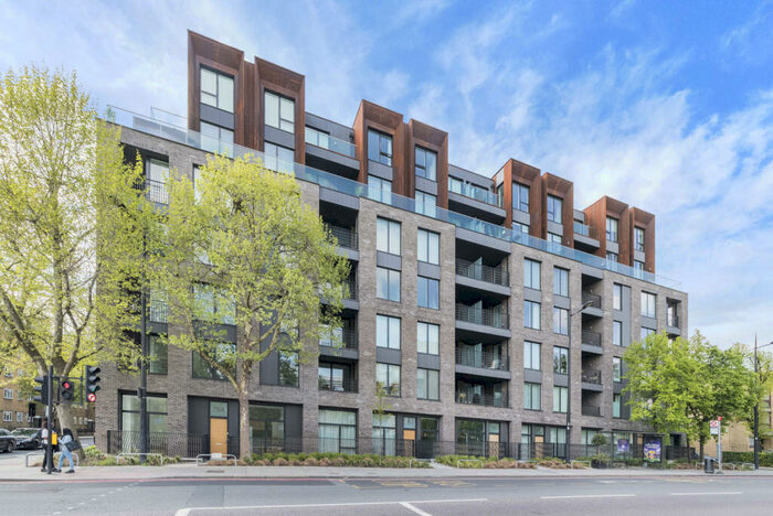 3 Bedroom Flat To Rent In Rochester Place, Camden, NW1