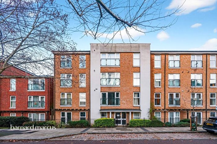 2 Bedroom Flat For Sale In Chandler Way, London, SE15