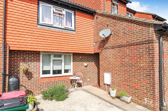 1 Bedroom Ground Maisonette For Sale In Letchworth Court, Bewbush, Crawley, West Sussex., RH11