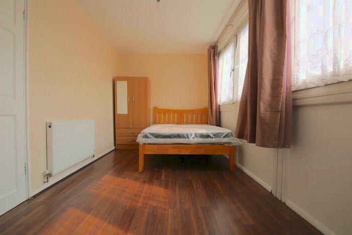 3 Bedroom Flat To Rent In Moody Street, London, E1
