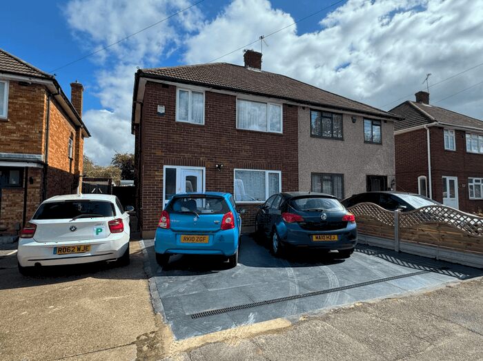 4 Bedroom Semi-Detached House To Rent In Grosvenor Avenue, Hayes, UB4